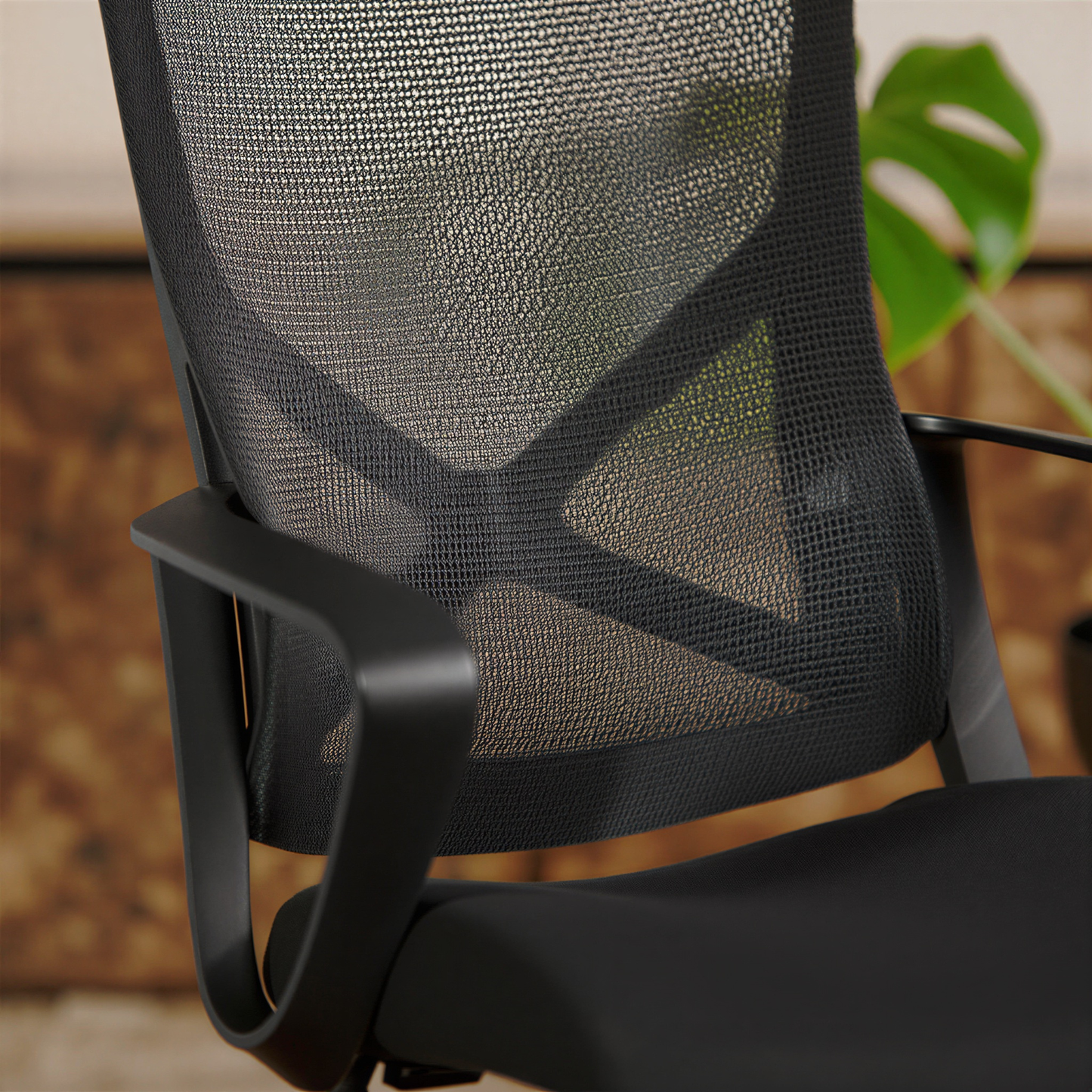 Contour Mesh Chair