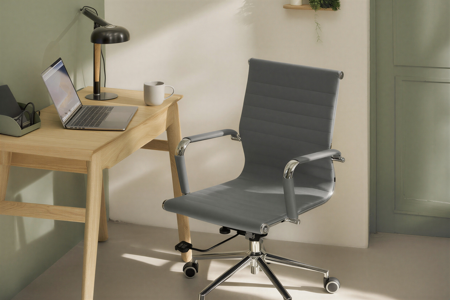 Aura Medium Leather Chair